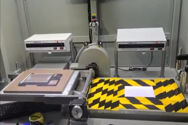 CCD視覺對位翻闆覆膜機